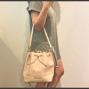 Michael Kors Trista Bucket Bag in Ballet